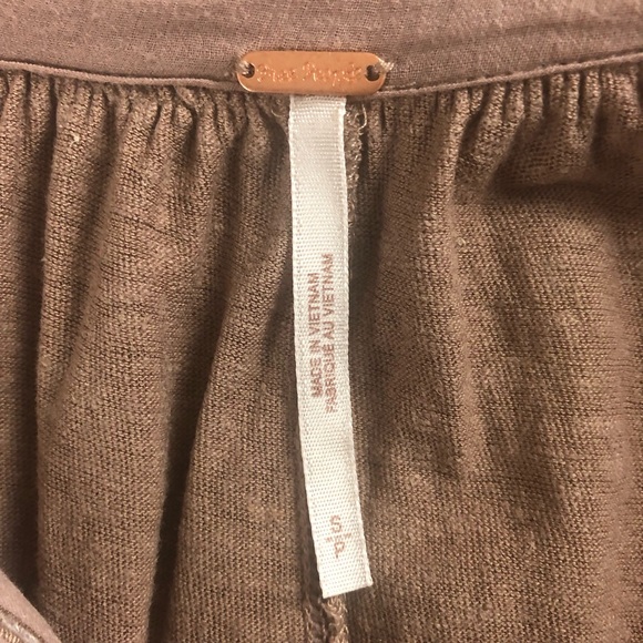 BLOUSE - Women's Free People Low Down Henley Linen Blend Cropped Top. Size Small - Picture 13 of 16